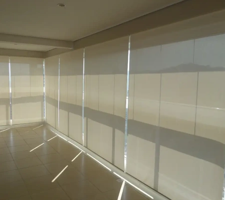 Persianas rolô para controle de luminosidade e privacidade