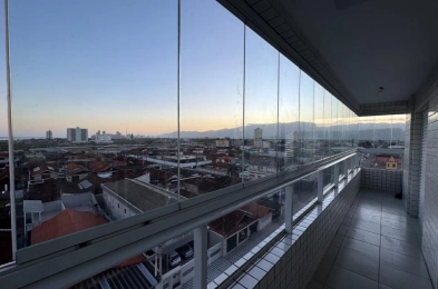 Solução em vidro premium aplicada em projeto residencial com elegância